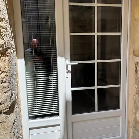 83 شقة كان
